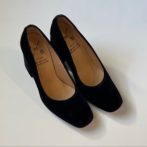 Velvet heeled shoes